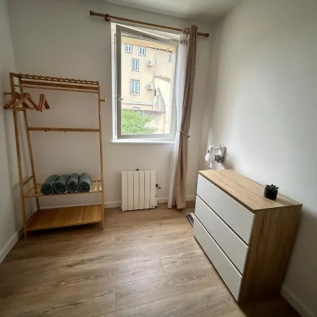 Au Calme Commerces à Proximité *